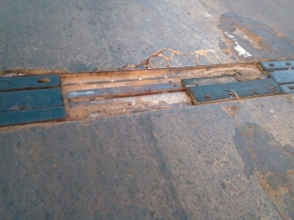 Margao flyover rubber coupling dislodged  in heavy traffic