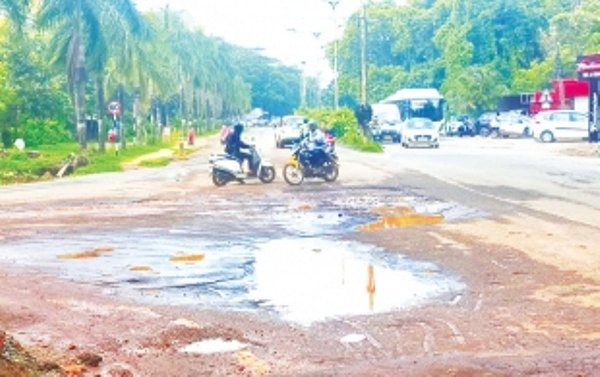Margao locals demand repair of rugged NH stretch near District Hospital