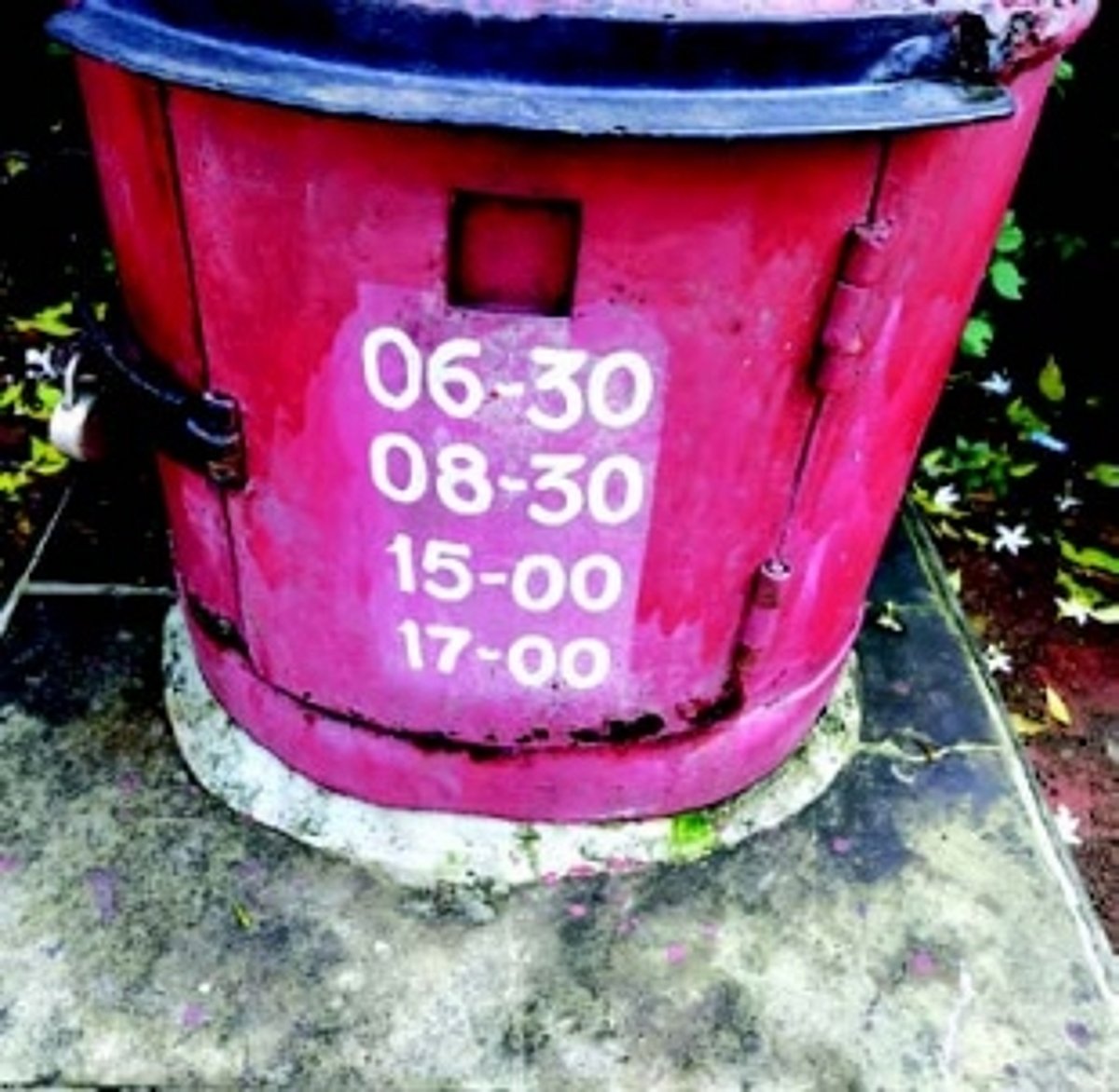 Margao locals receive soggy letters, demand shelter for exposed post box
