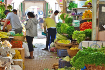 Margao markets reopen  with restrictions, police  disperse massive crowd