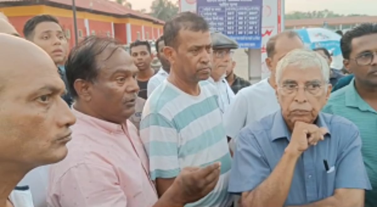 Margao residents stage protest at Railway Station against parking fee; Term it as loot of the common men