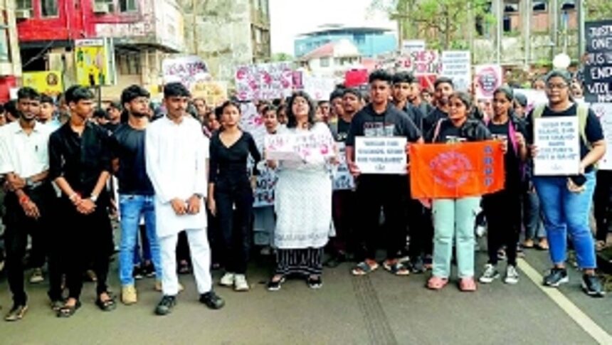 Margao students decry Kolkata rape, rally for change in mentality towards women 1 Margao students decry Kolkata rape, rally for change in mentality towards women