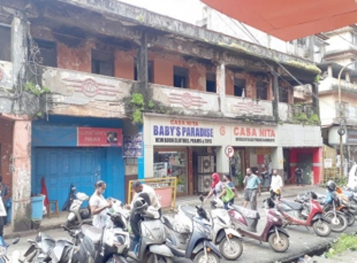 Margao traders still continue to operate  shops located in unsafe building!