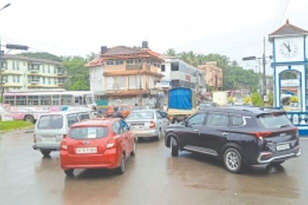 Margao’s Old Market Circle faces gridlock as traffic signal malfunctions
