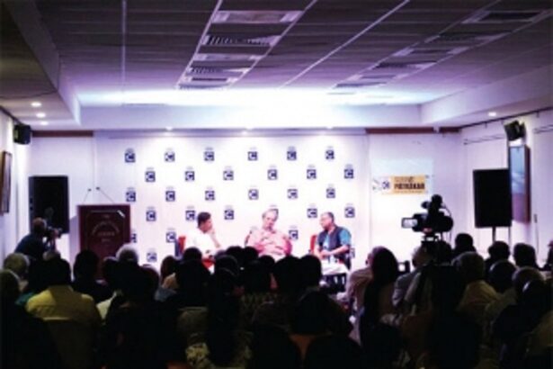 Mark Tully ji, was in the house, a vintage throwback to the days of the sahib who made India home