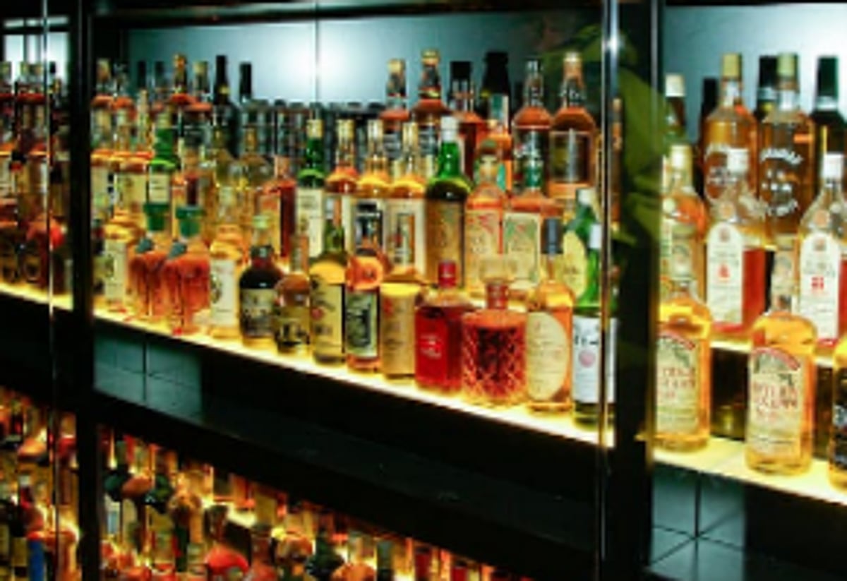 Markets, liquor shops to close by 6 pm: SEC