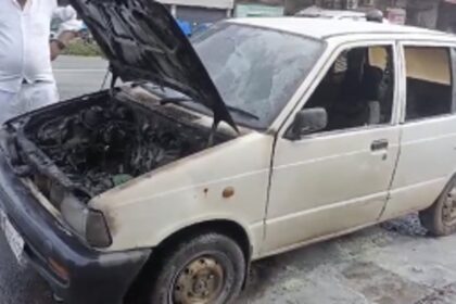 Maruti 800 Catches Fire on Vasco Road; Driver and Locals Avert Disaster