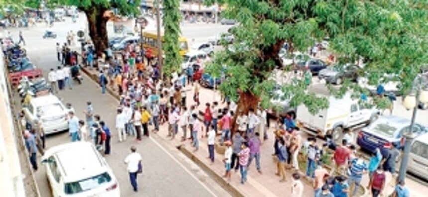 Mass exodus of migrant labourers will affect various sectors, say Mauvin, Milind