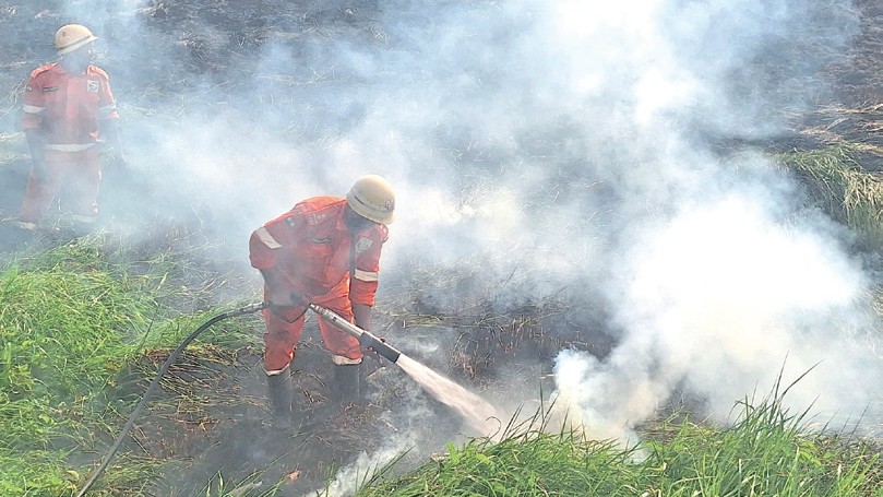 Massive Fire in Taleigao Field Sparks Panic, Forces Resident Evacuations