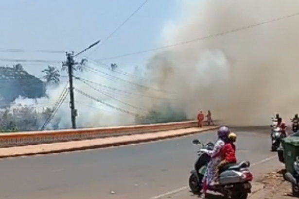 Massive fire breaks out at Taleigao Field with smoke emission affecting residents