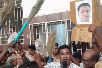 Massive people’s protest to demand cleaning of corrupt system; demands resignation of Chief Town Planner