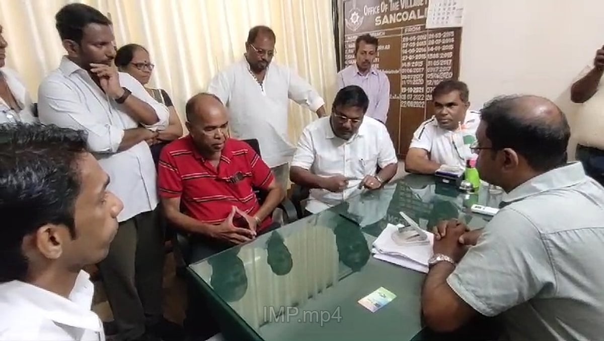Massive turn out of activists, people, MP and MLAs urge Sancoale Ex Sarpanch to end fast