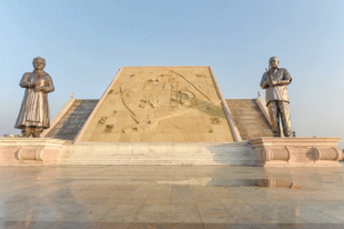 Mayawati should deposit money used for erecting her statues: SC