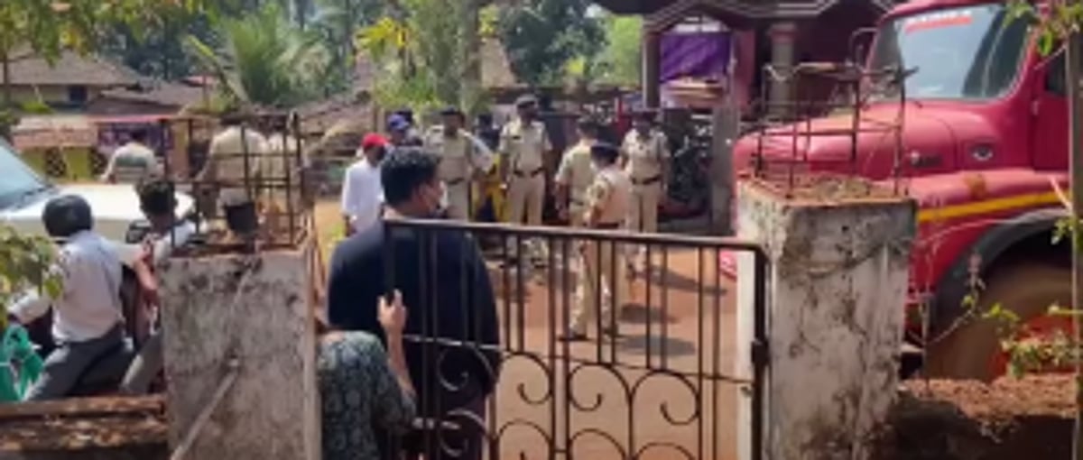 Mayem villagers halt  ore transportation