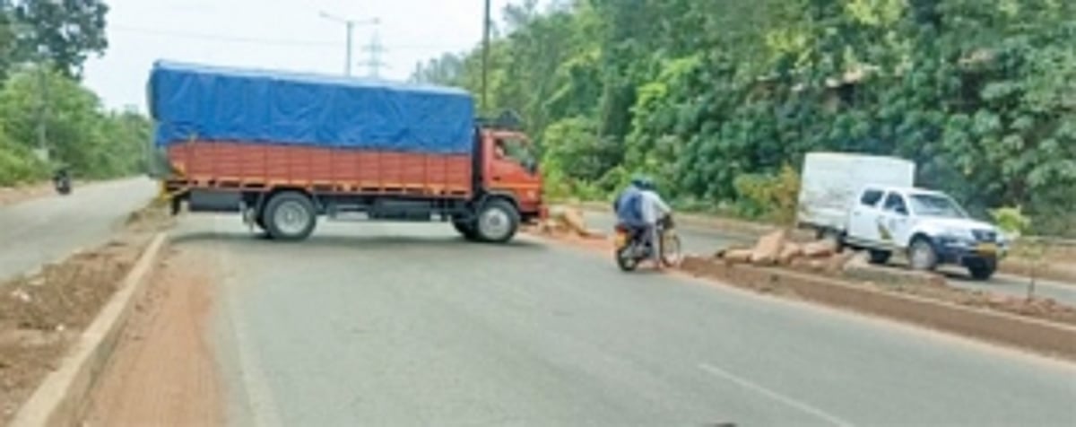 Median gaps on Curti highway turns accident prone; locals urge safety measures