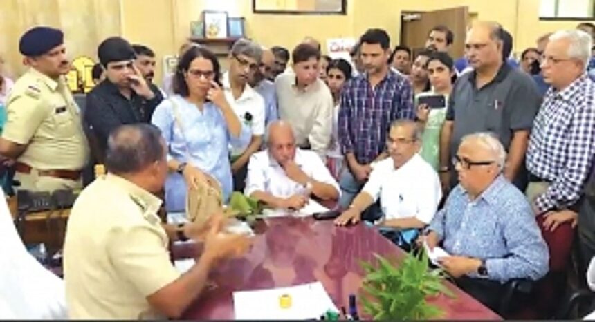Medical fraternity rushes to Margao police station, claims molestation charges against senior doctor false and fabricated