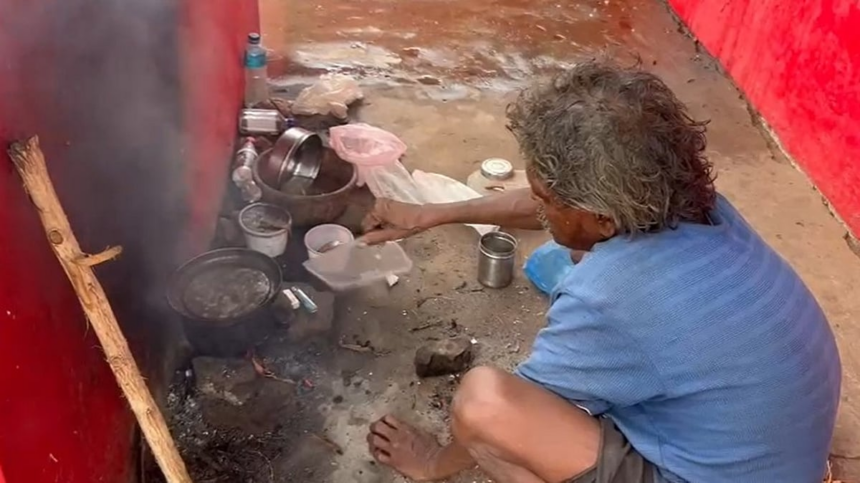 Meet Surya Gaonkar: The Man Who Found Peace Living at a Bus Stop in Kumarwada
