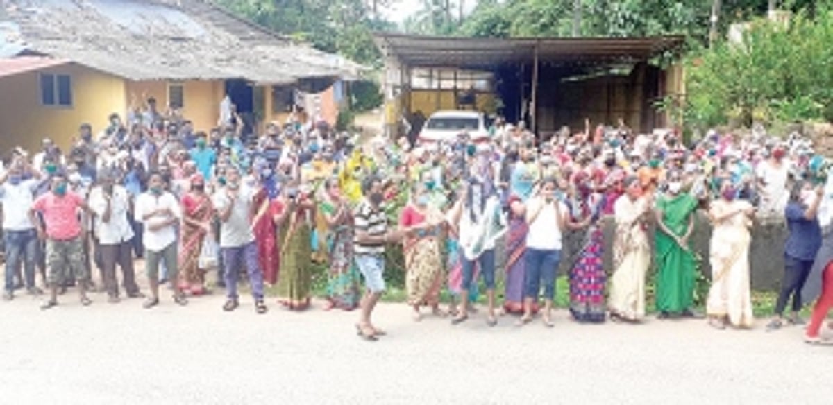 Melauli locals protest in front  of Valpoi Police Station