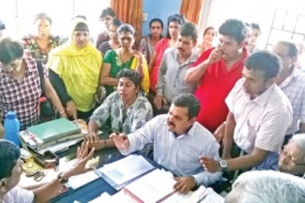 Merces Panch Walter D’Sousa gheraoed Electricity Dept. Asst. Engineer