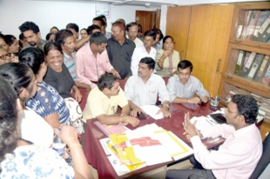 Merces locals march to PWD seeking answers to water problem 1 Merces locals march to PWD seeking answers to water problem
