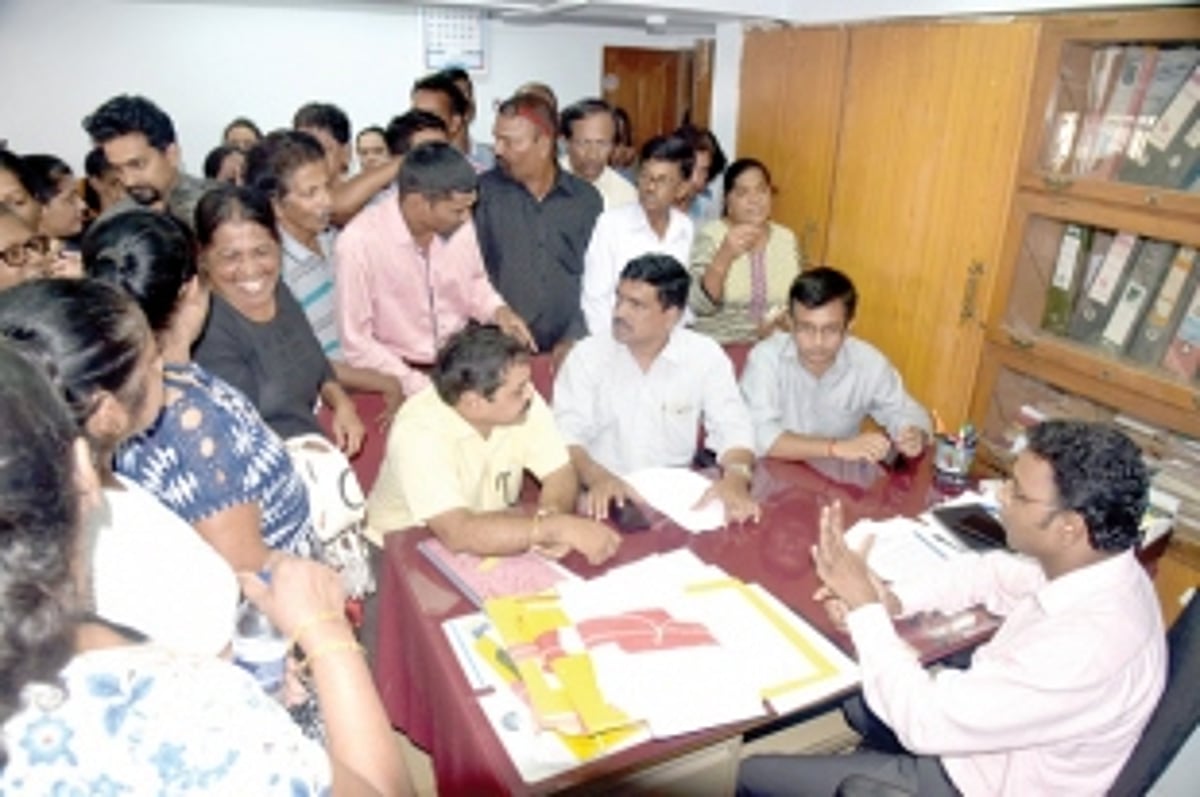 Merces locals march to PWD seeking answers to water problem
