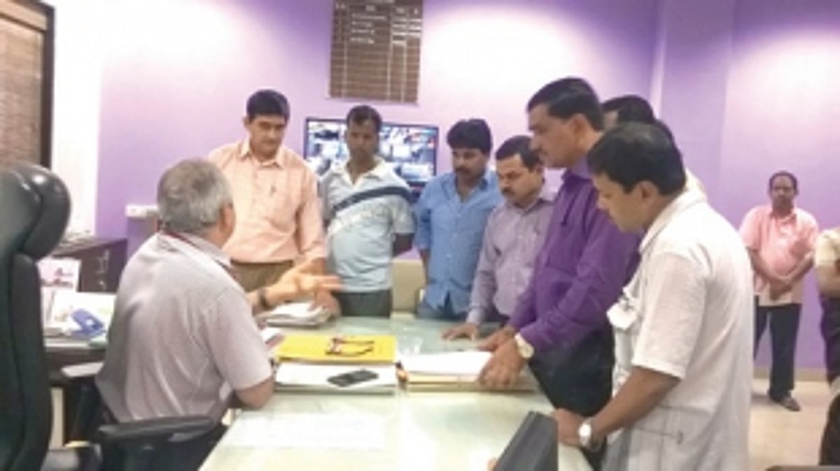 Merces locals, panchayat gherao FDA over illegal restaurant