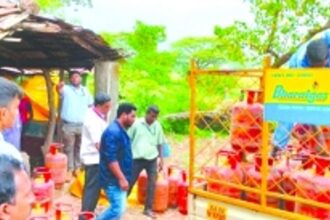 Metrology Dept raids LPG godown, seizes 18 cylinders for weight discrepancies