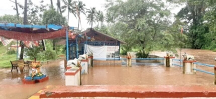 Mhadei River submerges roads, field of Sattari villages