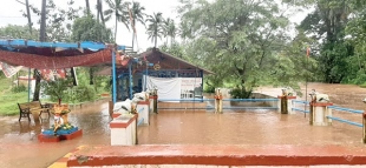 Mhadei River submerges roads, field of Sattari villages
