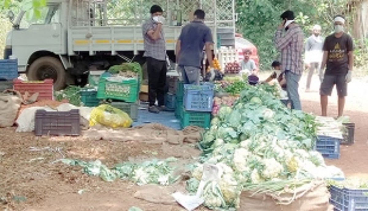 Migrant vendors make most out of lockdown