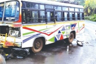 Minibus hits scooter, leaves two schoolboys, parent injured