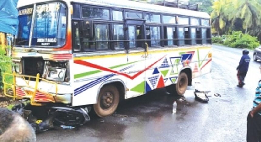 Minibus hits scooter, leaves two schoolboys, parent injured