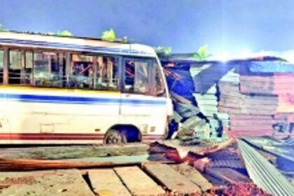 Minibus rams into a roadside shanty, mows down four labourers at Verna IDC