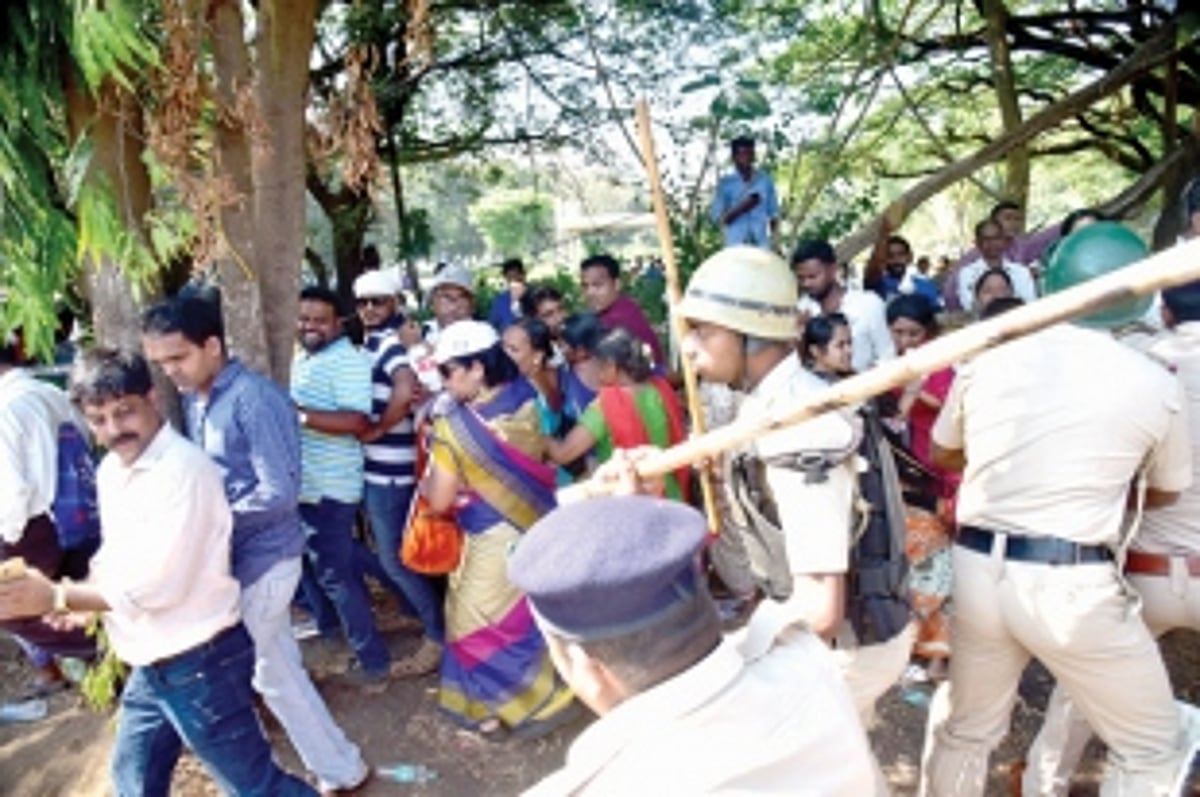 Mining belt locals condemn lathi charge