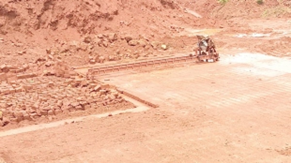 Mining officials raid illegal stone quarry at Pissurlem