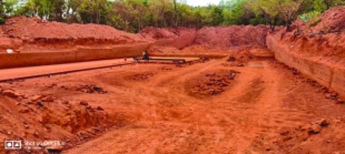 Mining officials raid laterite quarry in  Sattari, no machinery seized