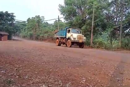 Mining transportation starts at Pilgao Bicholim via main road, under police escort