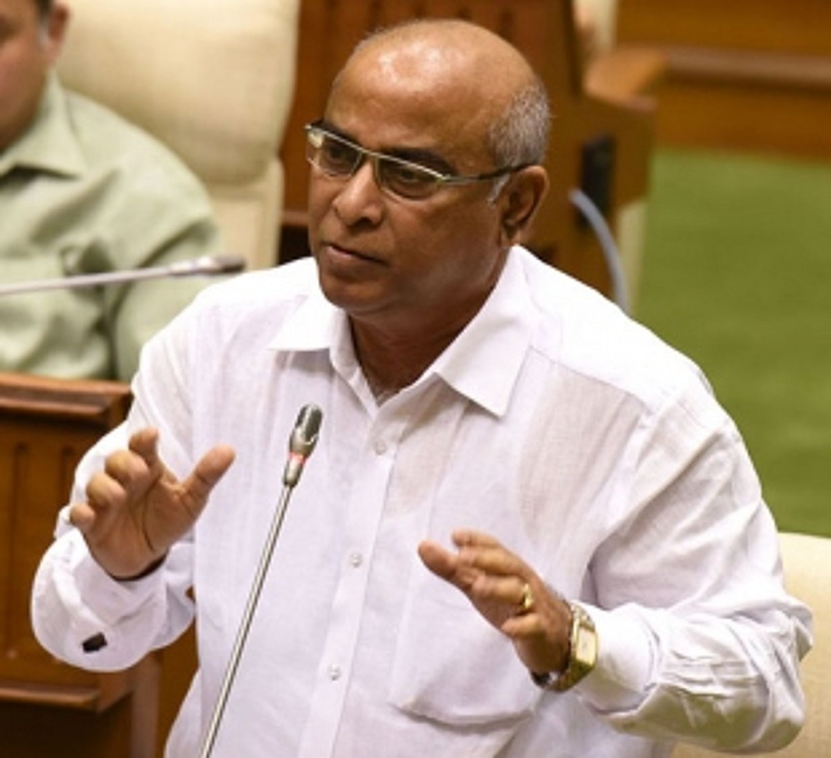 Minister: No crowd-puller shows