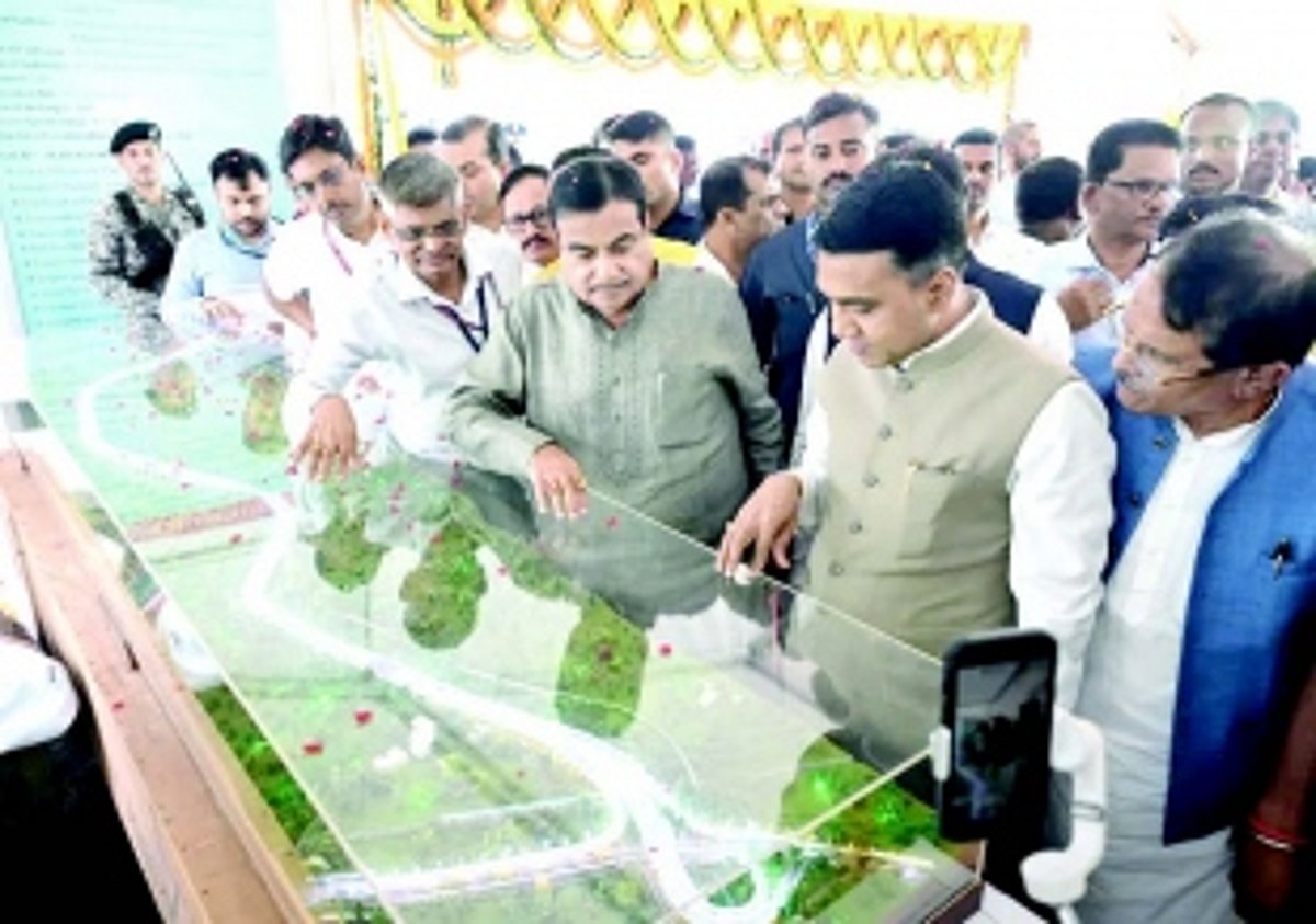 Minister dedicates to nation six-lane access controlled road project at Mopa