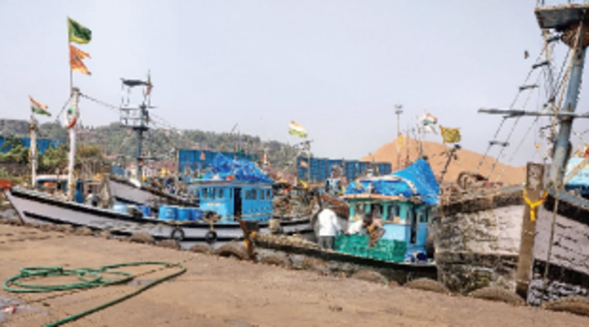 Minister meets fishing associations, promises to upgrade jetties