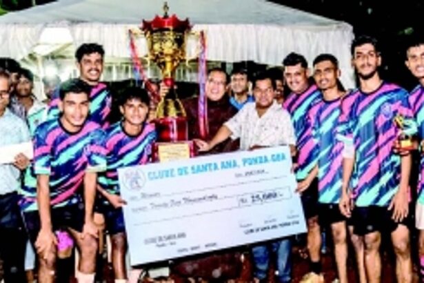 Mira Boys Canada clinch  Clube-de-Santa-Ana Trophy