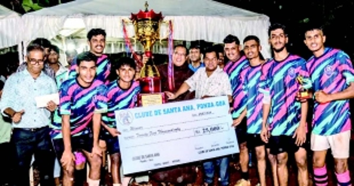 Mira Boys Canada clinch  Clube-de-Santa-Ana Trophy