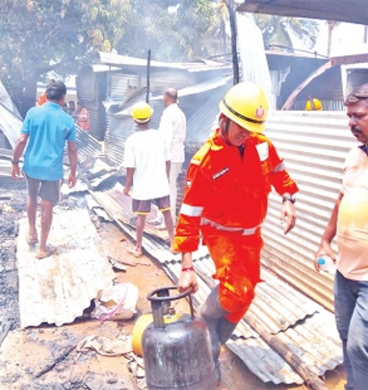 Miraculous escape for hutment dwellers  at Bambolim as two cylinders explode