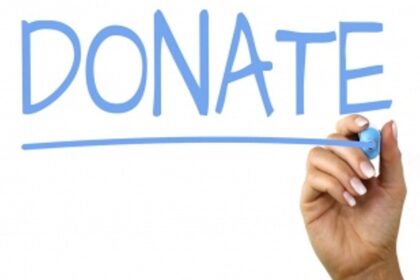 Miramar resident  displays generosity, donates Rs 52,500 to Bethora woman