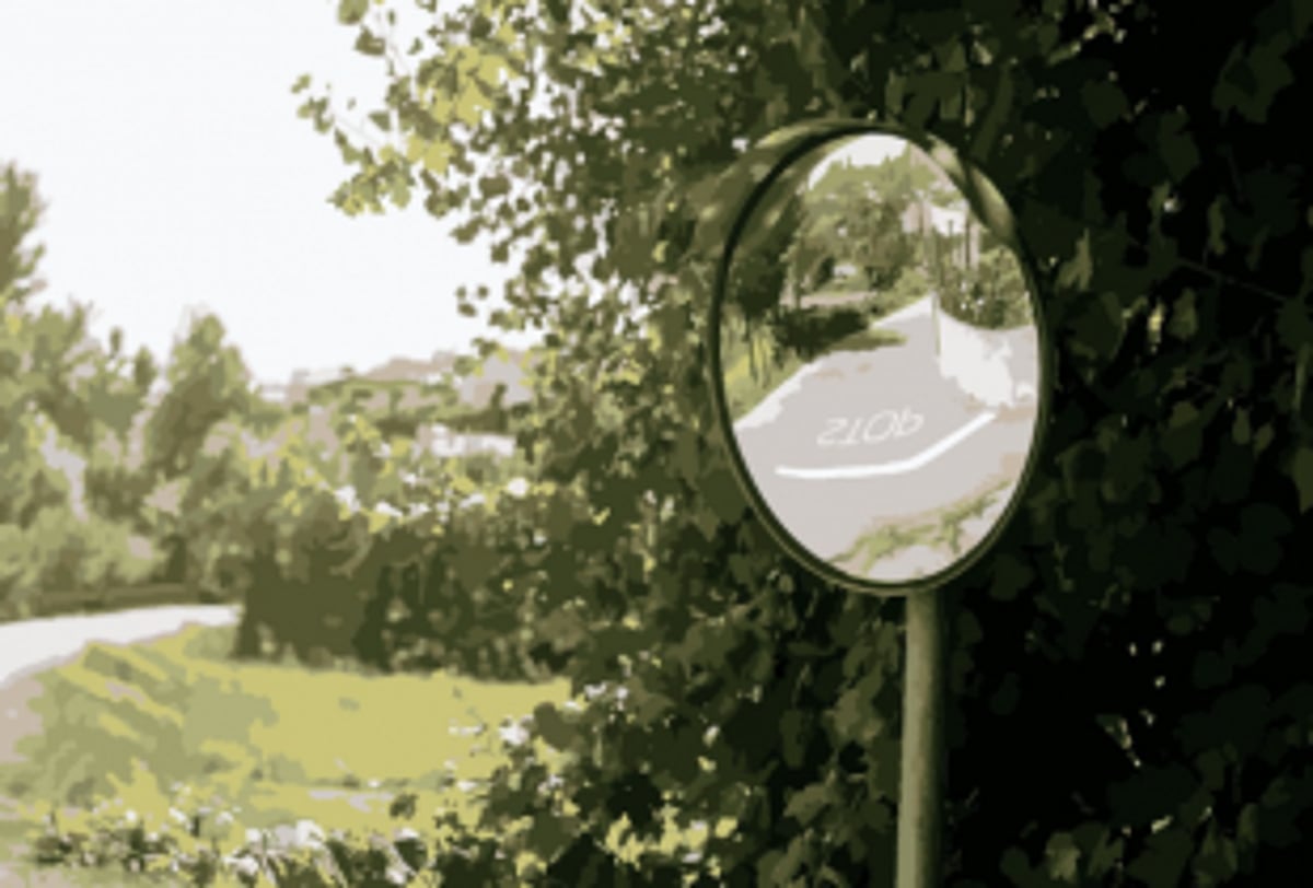 Mirrors need   of the hour   at Mayem junction