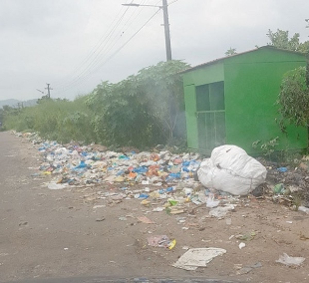 Miscreants keep dumping  waste at open places in Salcete