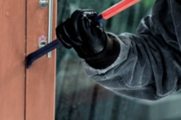 Miscreants target five   flats at Borim