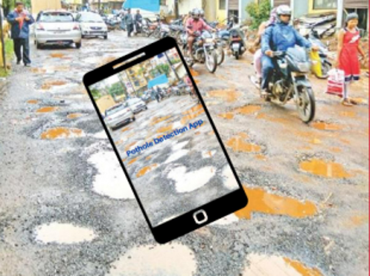 Mobile App to detect  potholes soon: Cabral