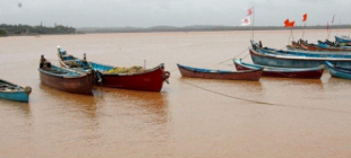 Mobor fishermen spot K’taka fishing boats in Goa waters