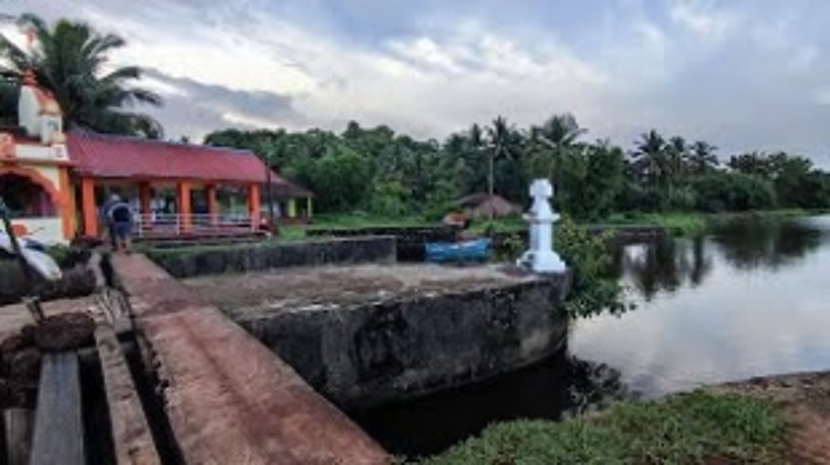 Moira Comunidade raises banner of protest